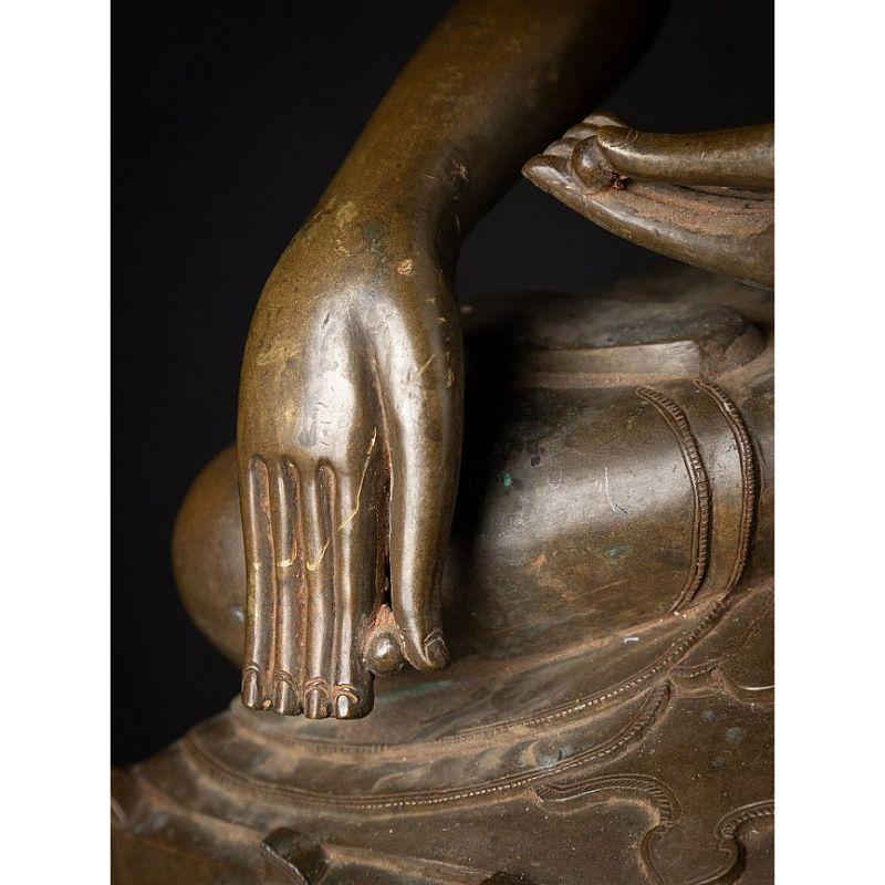 Special Antique Bronze Ava Buddha Statue from Burma For Sale 13