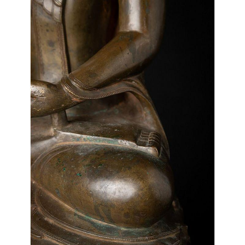 Special Antique Bronze Ava Buddha Statue from Burma For Sale 14