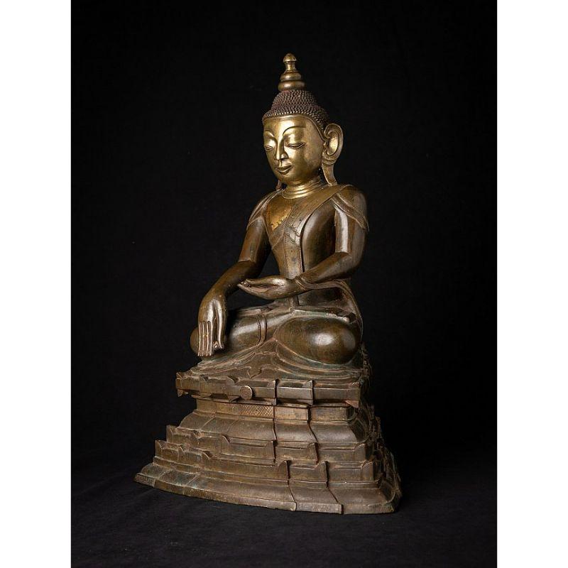 XVIIIe siècle et antérieur Spéciale statue de Bouddha Ava en bronze ancien de Birmanie en vente