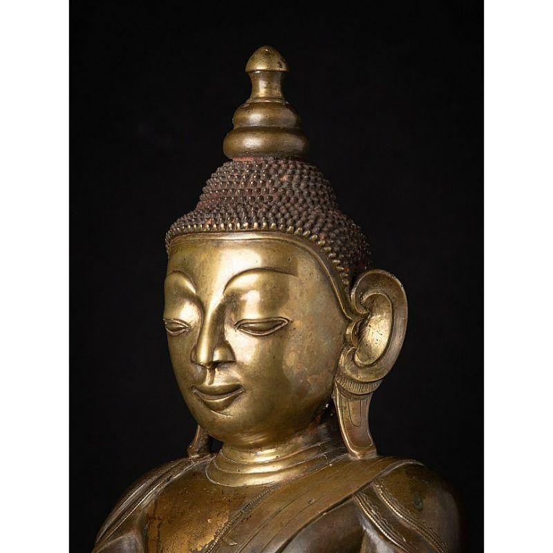 Special Antique Bronze Ava Buddha Statue from Burma For Sale 1
