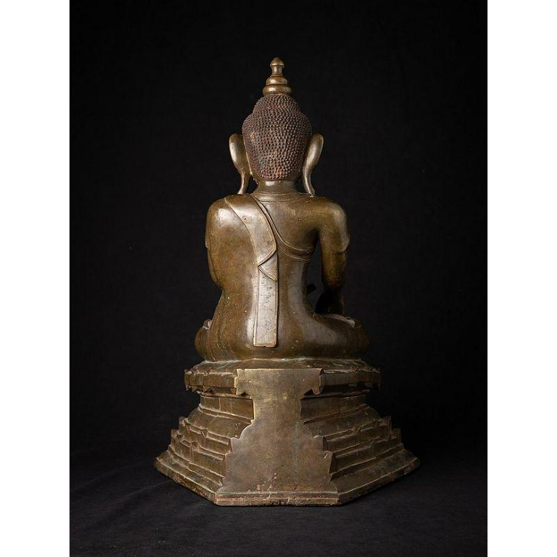Special Antique Bronze Ava Buddha Statue from Burma For Sale 3