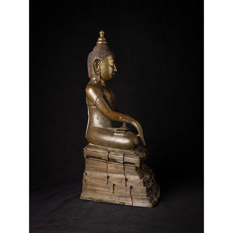 Special Antique Bronze Ava Buddha Statue from Burma For Sale 4