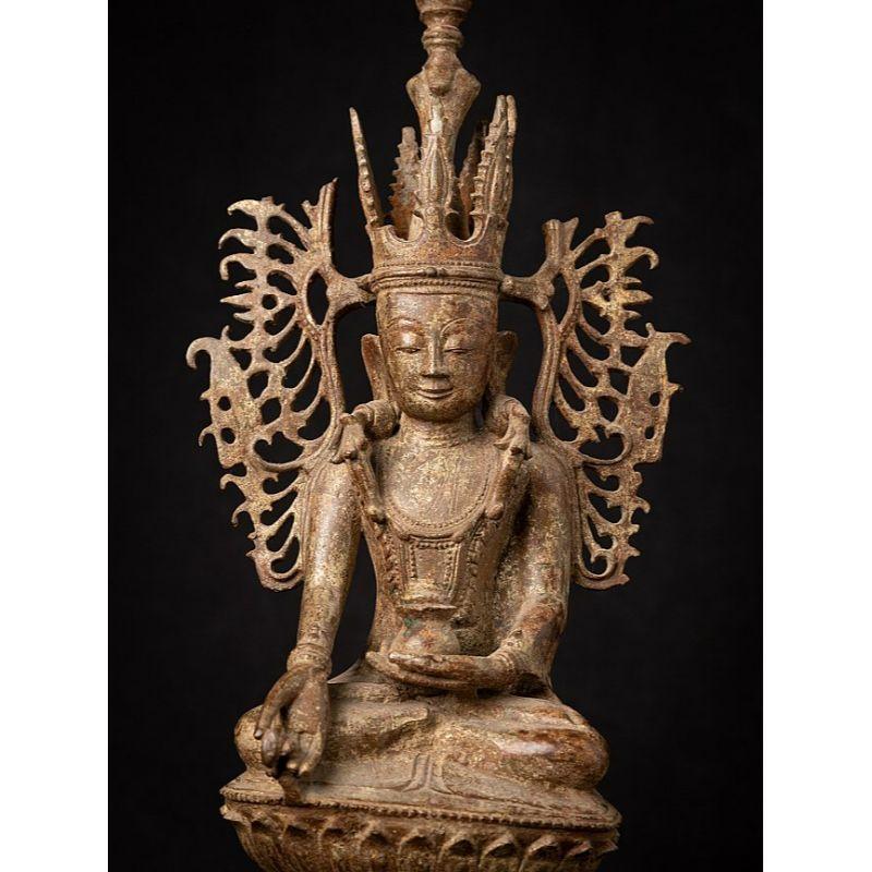 Material: bronze
48,5 cm high 
22 cm wide and 15,5 cm deep
Weight: 5.632 kgs
With light traces of 24 krt. gilding
Ava style
Varada mudra
Originating from Burma
16th Century
With a few damages (see pictures), but thinking about the age, I