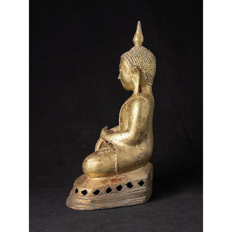 Special Antique Bronze Burmese Buddha Statue from Burma In Good Condition For Sale In DEVENTER, NL