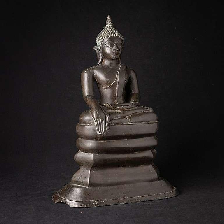 Special antique bronze Lao Buddha statue from Laos For Sale 3