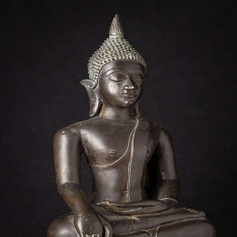 Special antique bronze Lao Buddha statue from Laos For Sale 4