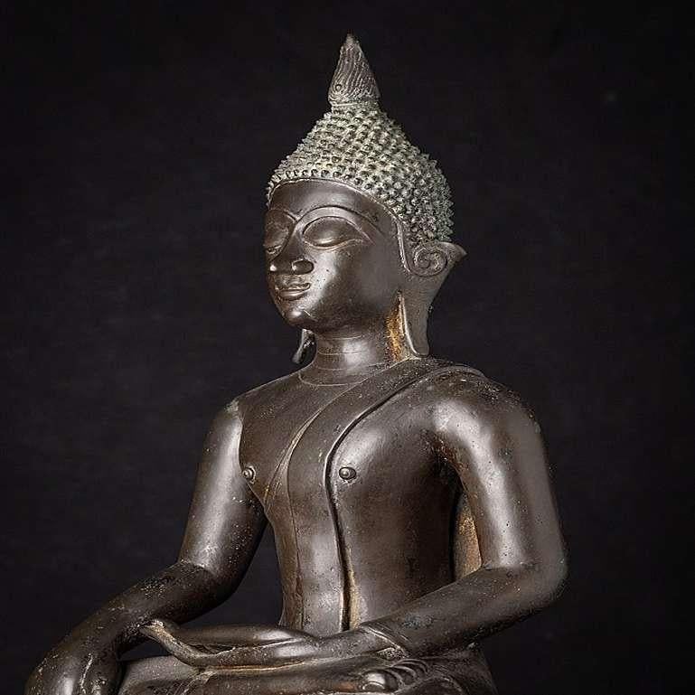 Special antique bronze Lao Buddha statue from Laos In Good Condition For Sale In DEVENTER, NL