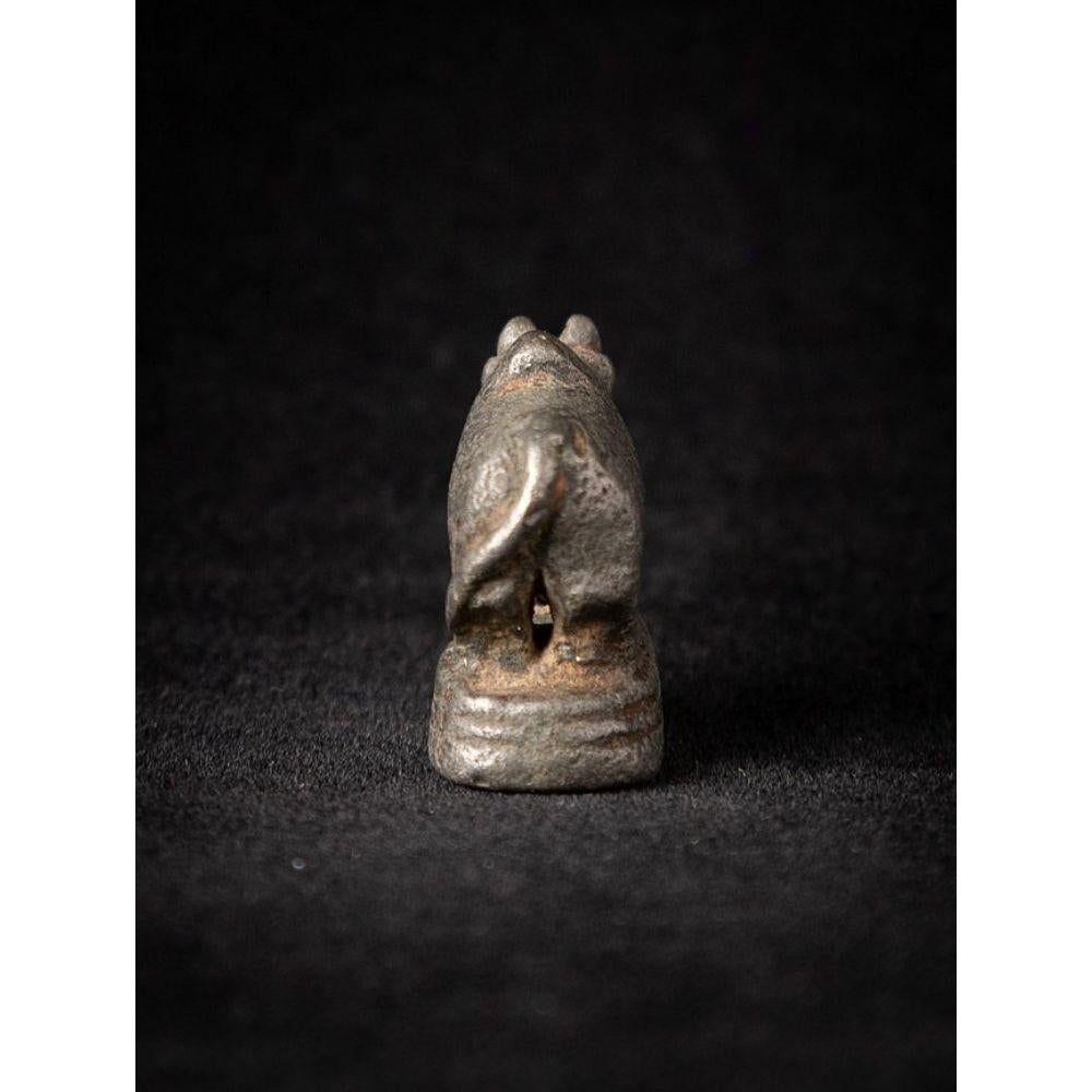 Material: bronze
1,8 cm high 
1 cm wide and 2,3 cm deep
Weight: 0.016 kgs
Originating from Burma
18th century.


