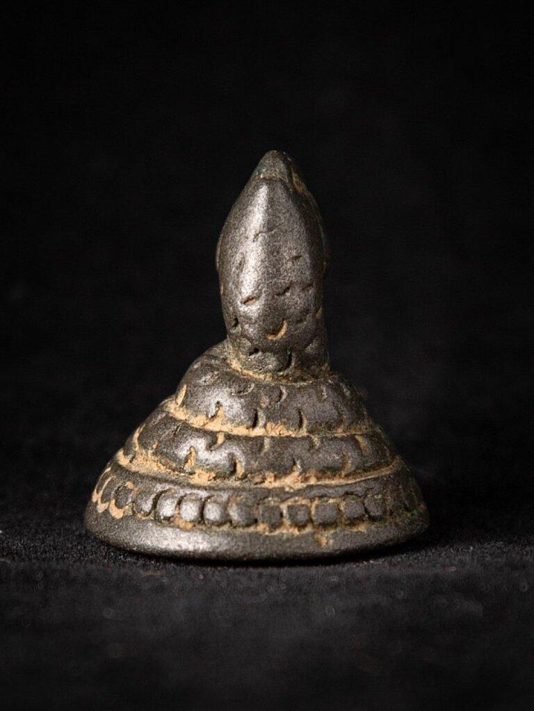 Material: bronze
2,6 cm high 
2,3 cm wide and 2,3 cm deep
Weight: 0.031 kgs
Originating from Burma
18th century
