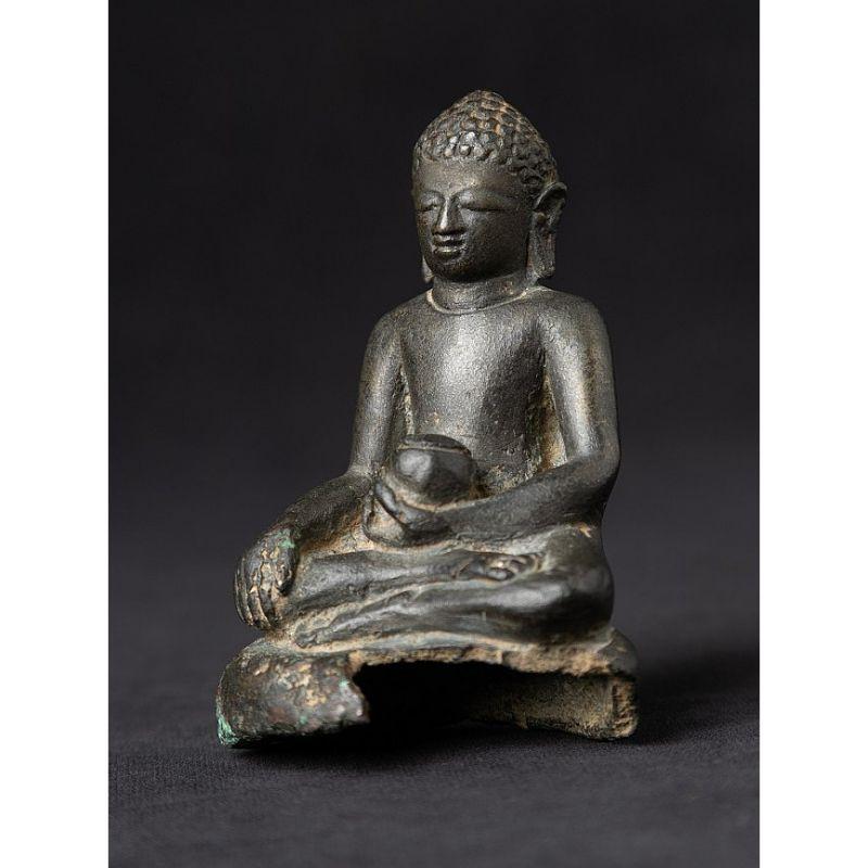 Material: bronze
9,4 cm high 
6,2 cm wide and 4,1 cm deep
Weight: 0.405 kgs
Pyu style
Bhumisparsha mudra
Originating from Burma
7-10th century - original from the Pyu period
Very rare !


