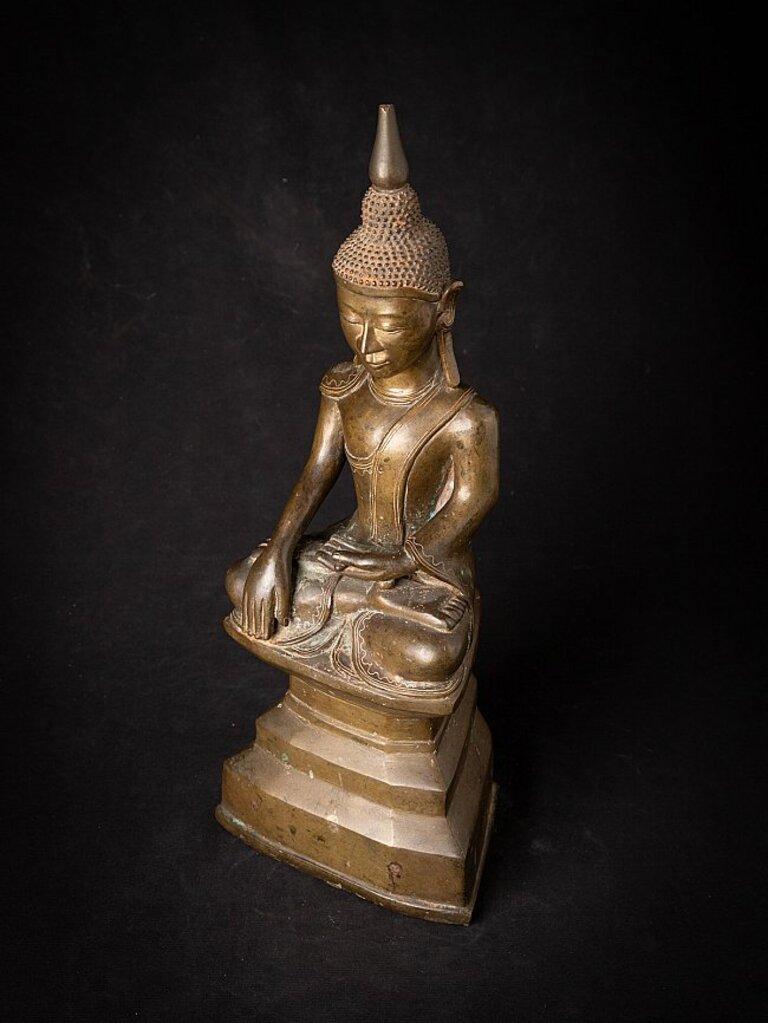 Special Antique Bronze Shan Buddha Statue from Burma For Sale 8