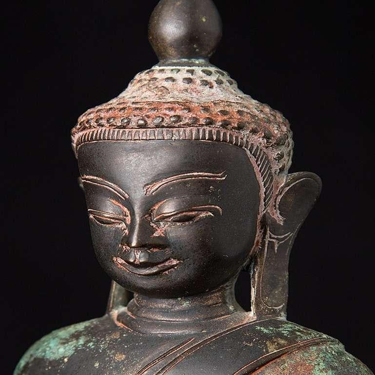 Special Antique Bronze Shan Buddha Statue from Burma For Sale 10
