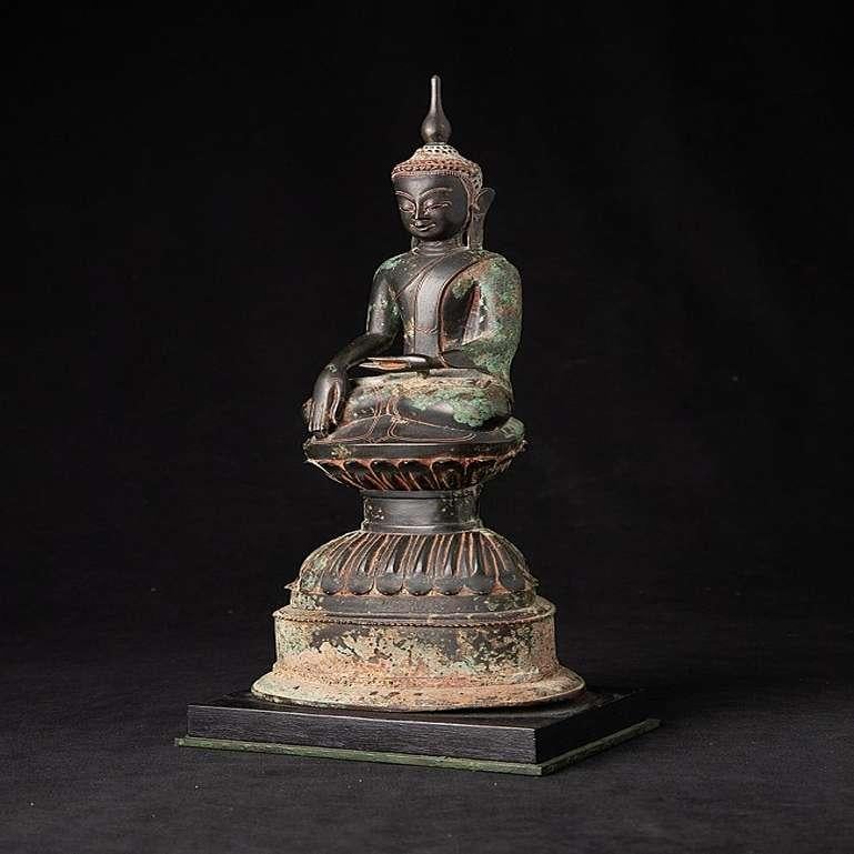 Material: bronze
37,2 cm high 
17 cm wide and 11,2 cm deep
Weight: 3.163 kgs
Shan (Tai Yai) style
Bhumisparsha mudra
Originating from Burma
18th century
Very high quality !