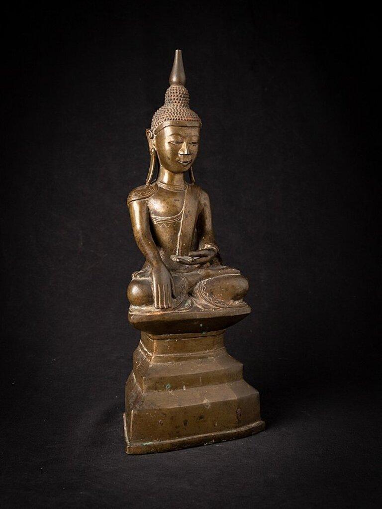 Special Antique Bronze Shan Buddha Statue from Burma For Sale 1