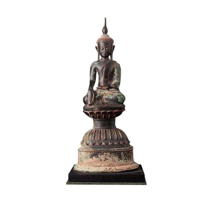 Special Antique Bronze Shan Buddha Statue from Burma For Sale