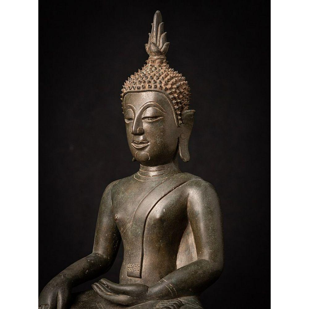 Special antique bronze Thai Buddha statue from Thailand For Sale 6