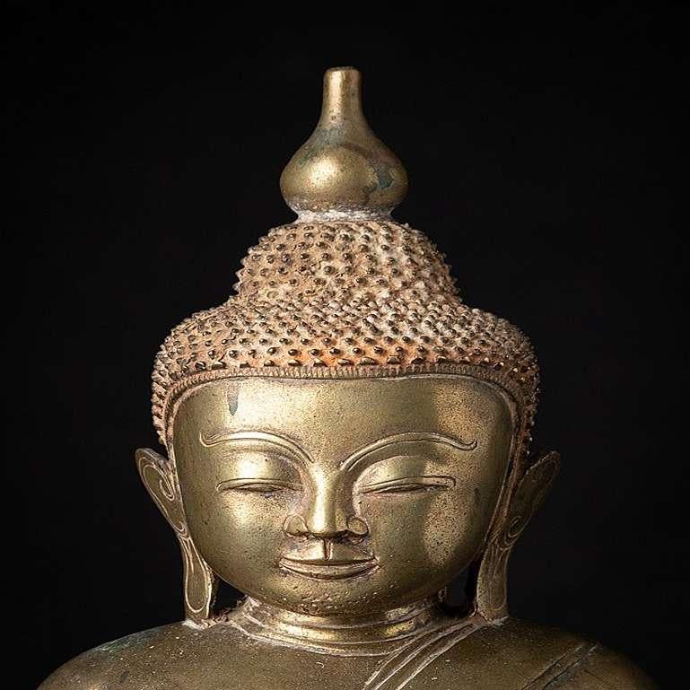 Special antique bronzen Burmese Buddha from Burma For Sale 5