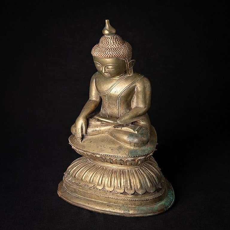 Special antique bronzen Burmese Buddha from Burma For Sale 8