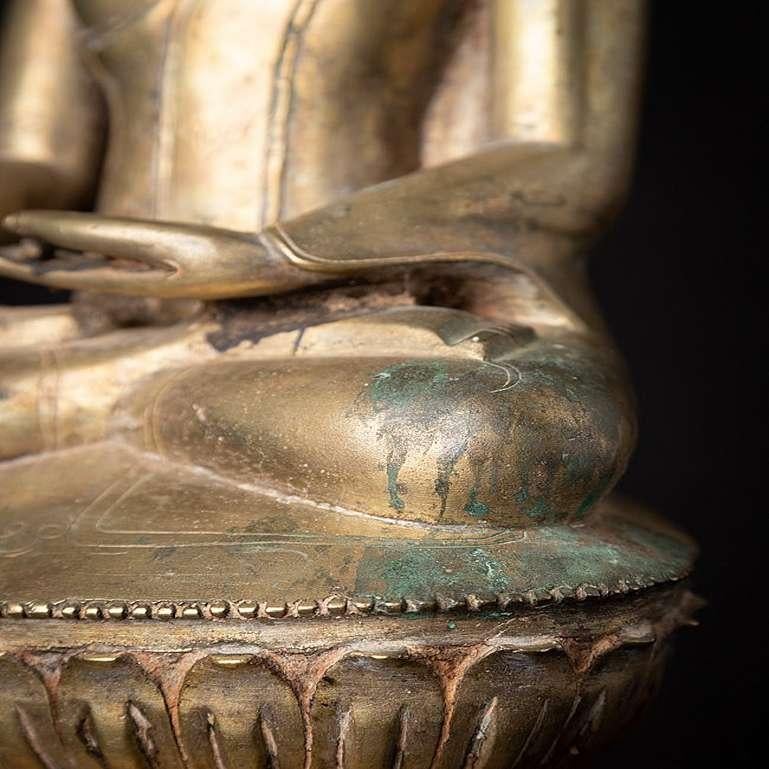 Special antique bronzen Burmese Buddha from Burma For Sale 14