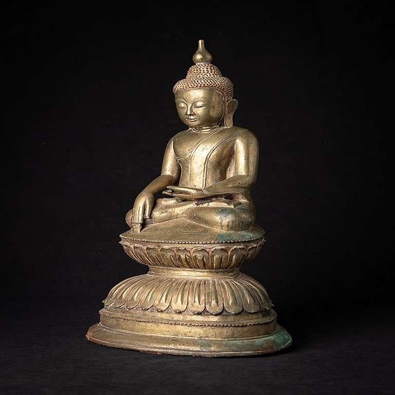 Material: bronze
44 cm high 
23,7 cm wide and 17,6 cm deep
Weight: 6.839 kgs
Ava style
Bhumisparsha mudra
Originating from Burma
17th century
Probably with silver in the alloy
Very high quality !
Small crack in the bottom of the base. This can be