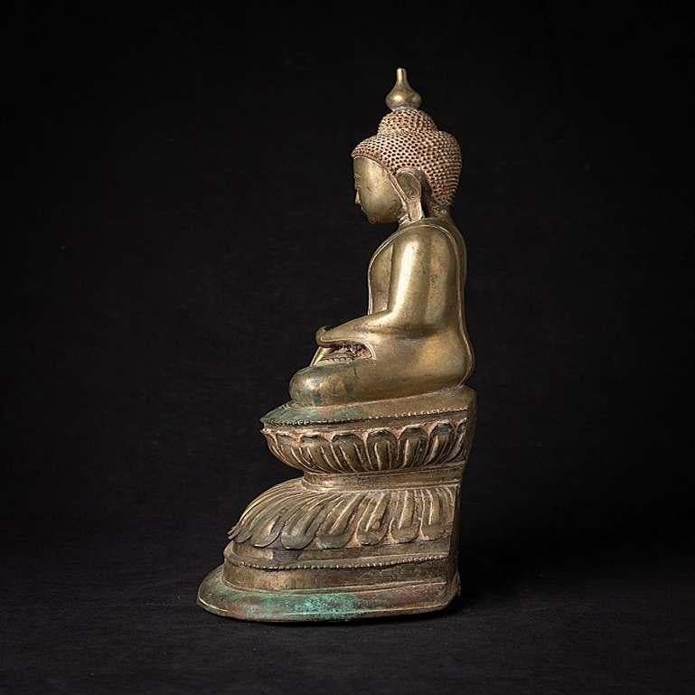 Special antique bronzen Burmese Buddha from Burma In Good Condition For Sale In DEVENTER, NL