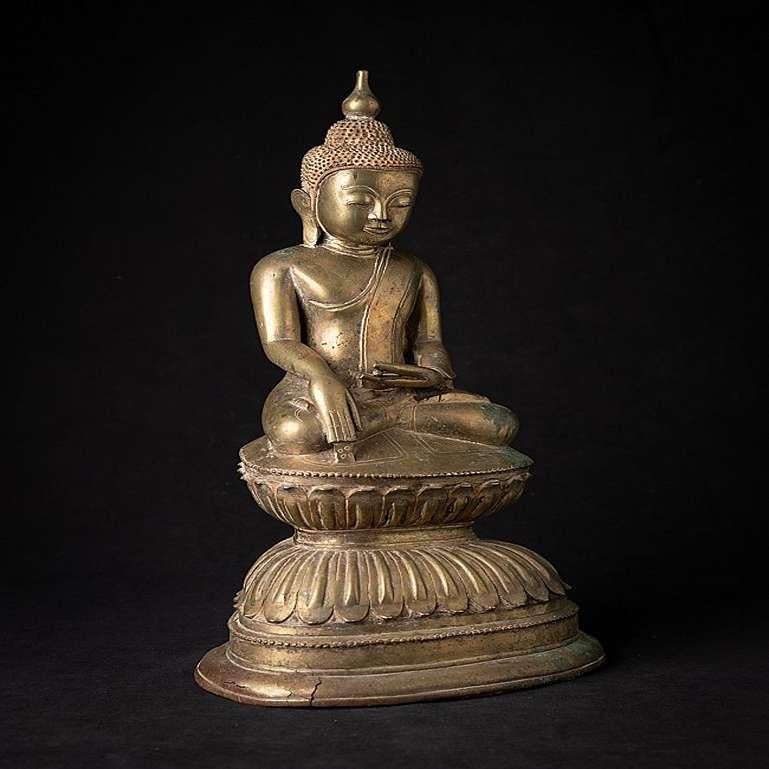 Special antique bronzen Burmese Buddha from Burma For Sale 1