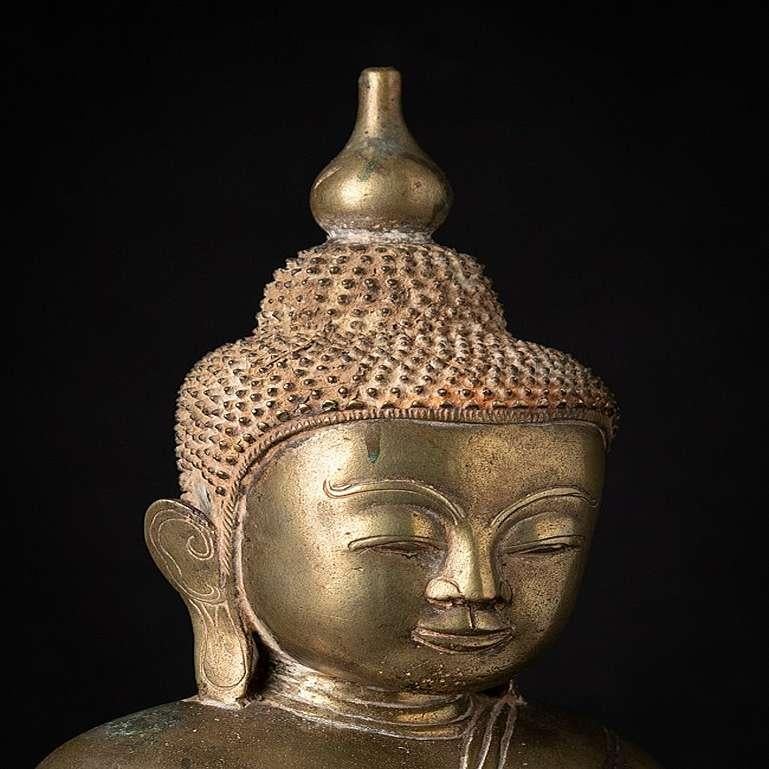 Special antique bronzen Burmese Buddha from Burma For Sale 3