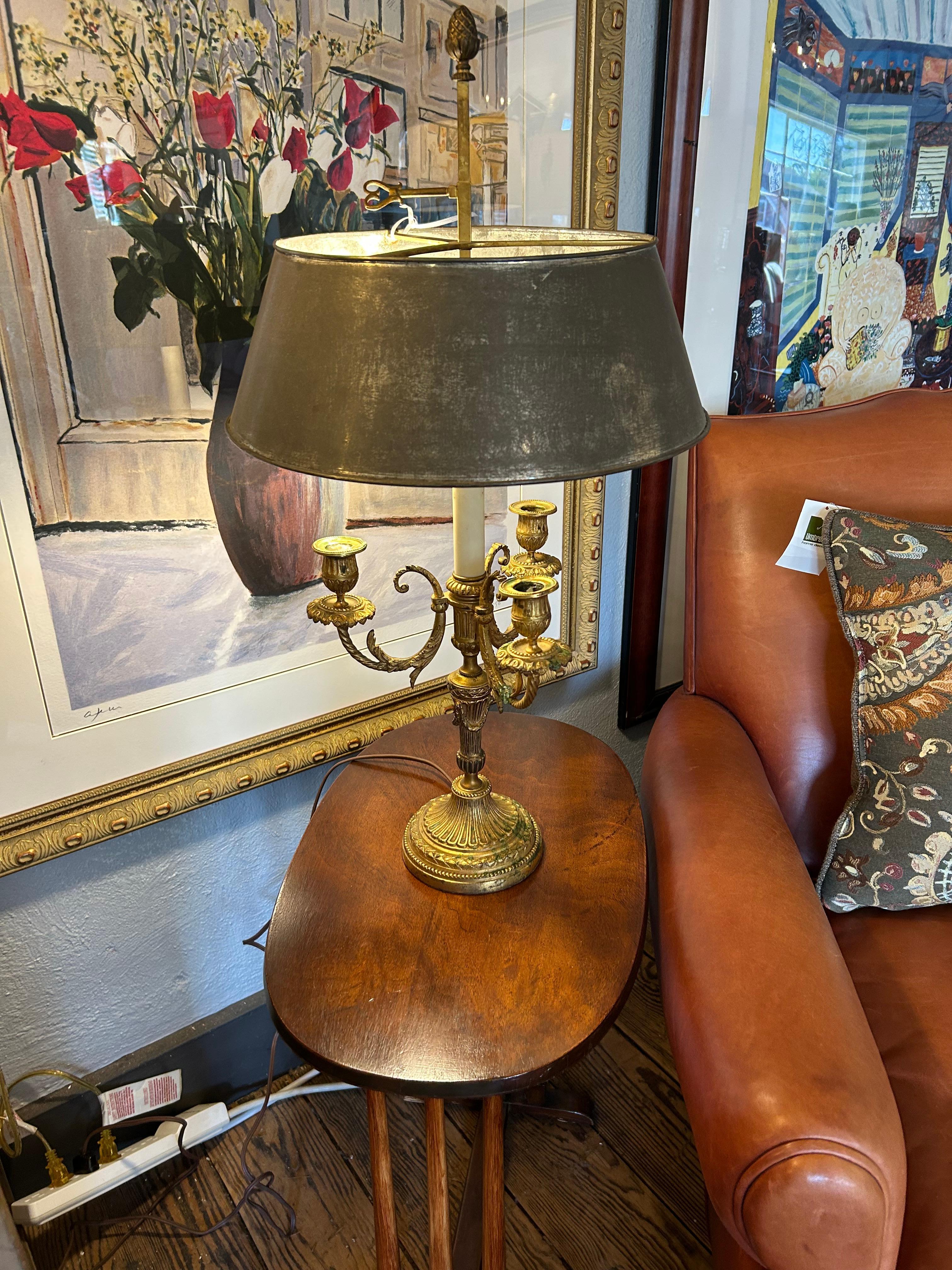 Metallo Speciale Lampada da tavolo antica Buillotte con paralume in metallo grigio ardesia in vendita