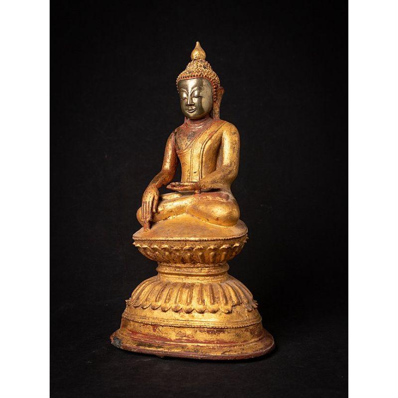 Material: bronze
38,8 cm high 
21,6 cm wide and 14,2 cm deep
Weight: 4.707 kgs
Gilded with 24 krt. gold
Ava style
Bhumisparsha mudra
Originating from Burma
16-17th century
Very special !

