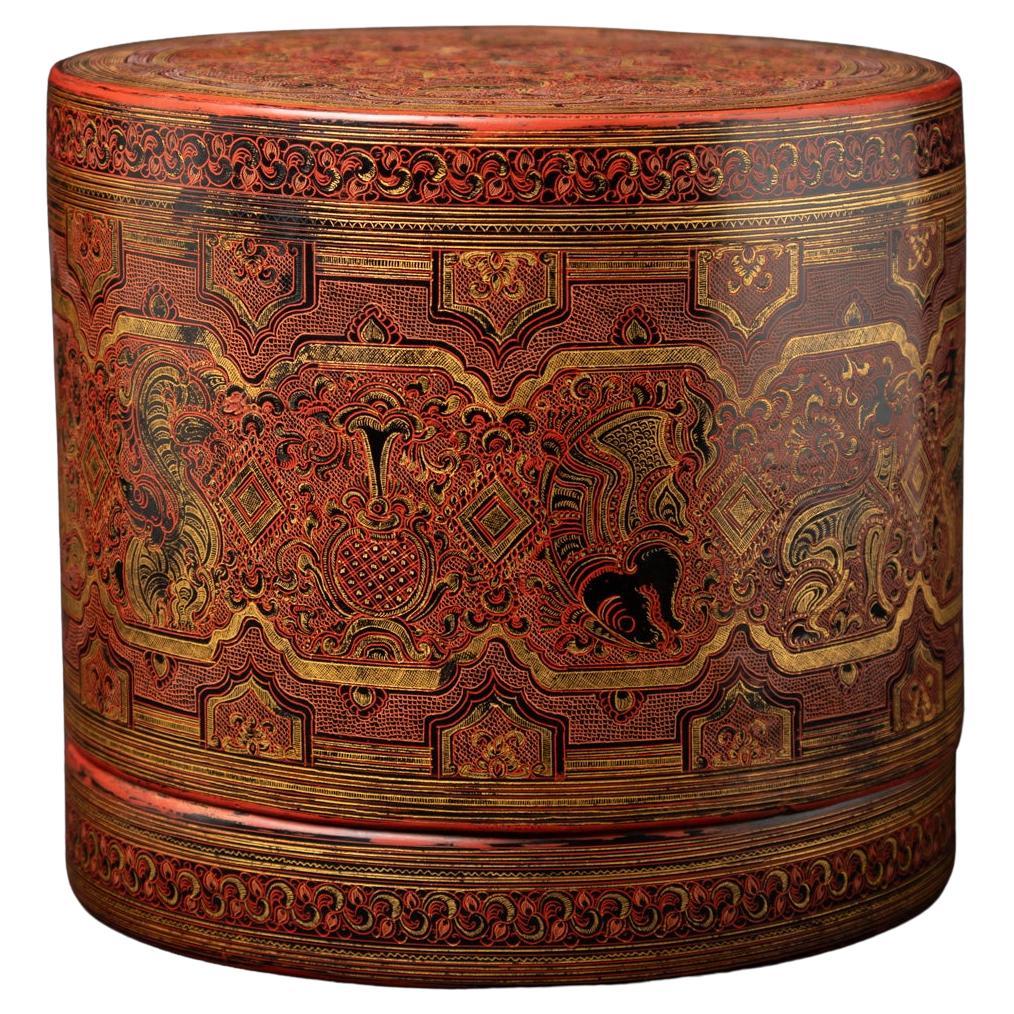 Special antique Burmese lacquerware betelnut box from Burma