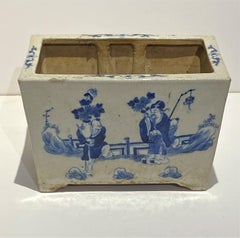 Special Antique Decorated Porcelain Cache Pot