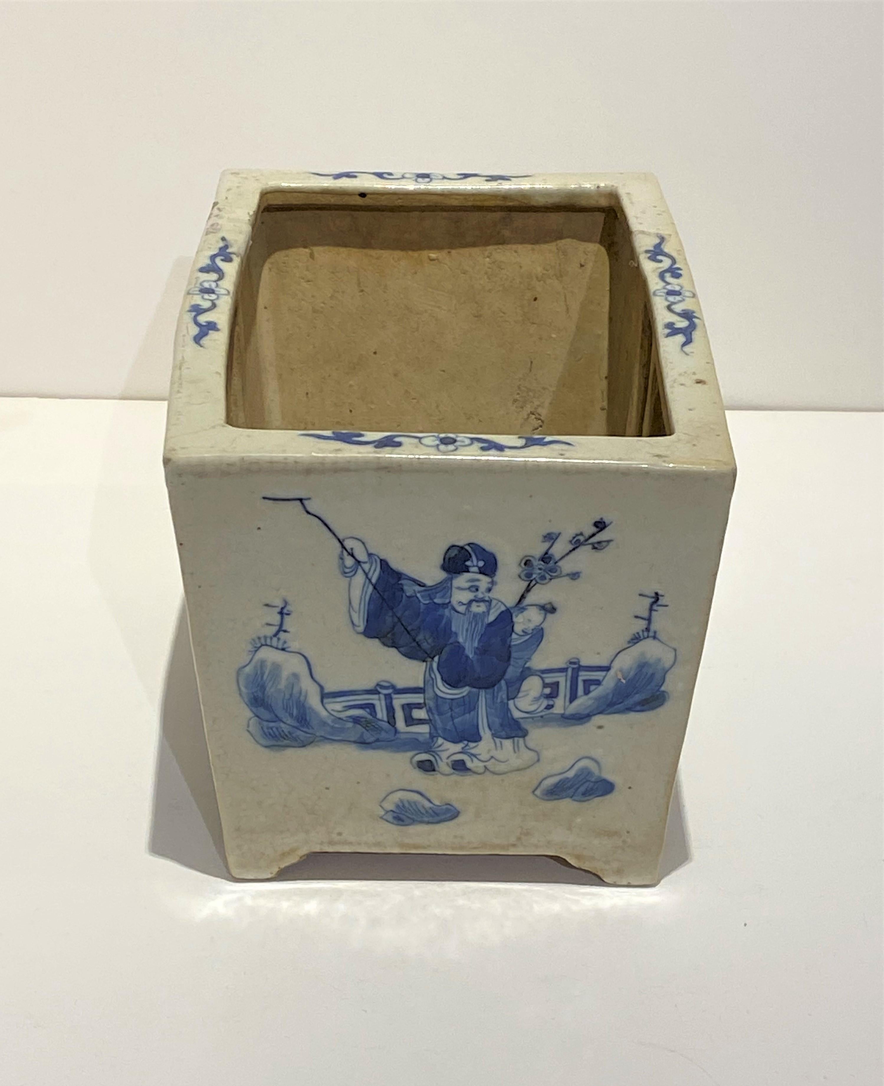 Special Antique Decorated Porcelain Cache Pot For Sale 1