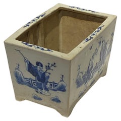 Special Antique Decorated Porcelain Cache Pot