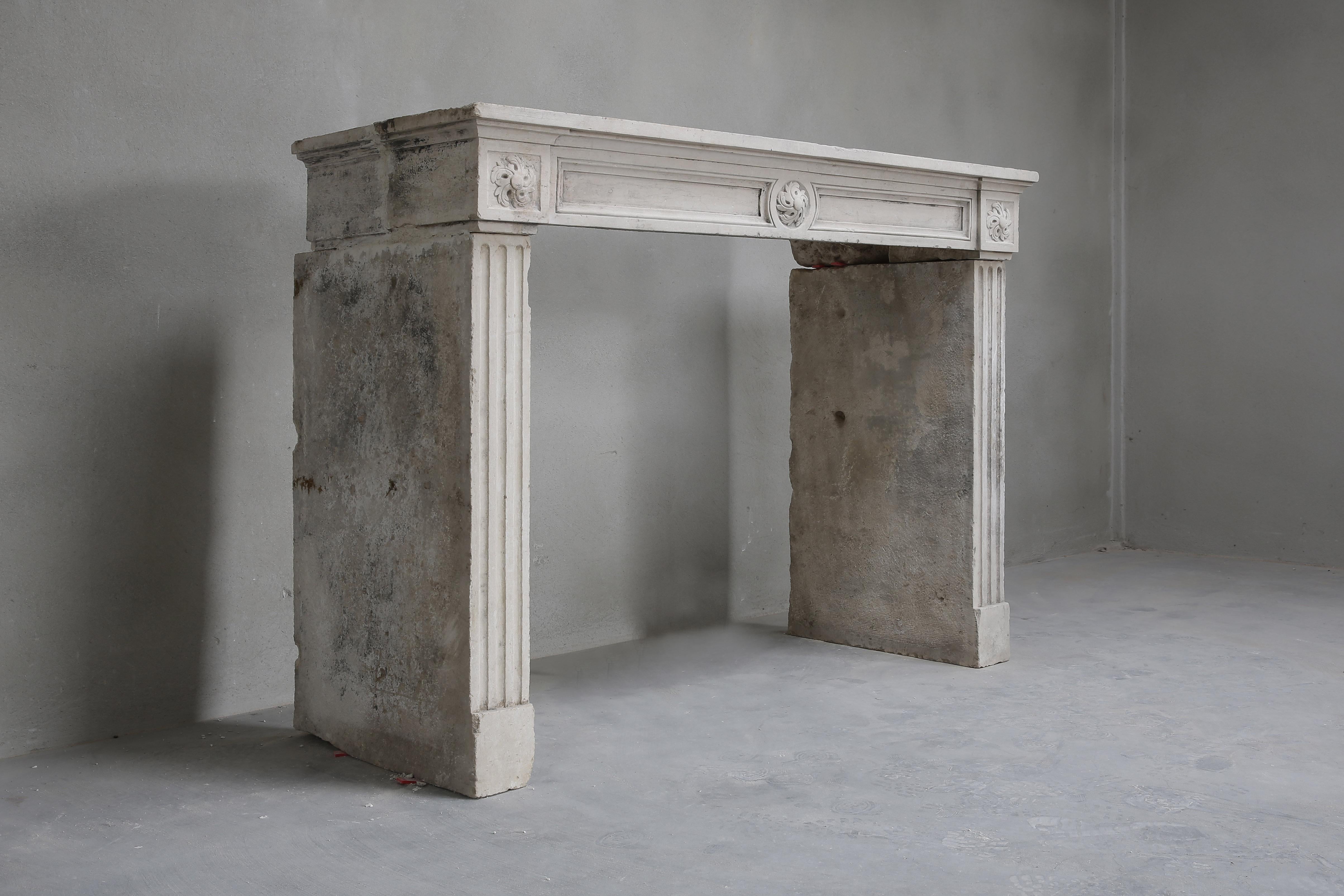 Very beautiful and elegant antique chimney of French limestone. We recently removed this chimney from the middle of France. A view from the era of Louis XVI and the 18th century. The front section has three rosettes and beautiful lines. The legs are