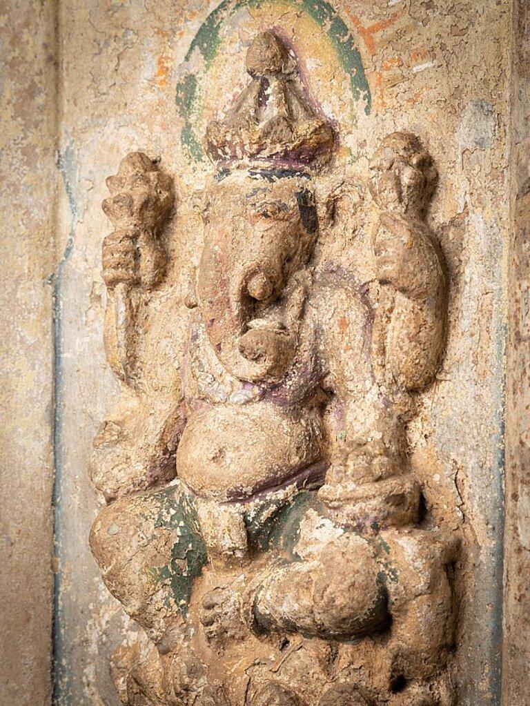 Speziale antike Ganesha-Statue aus Sandstein aus Indien (18. Jahrhundert und früher) im Angebot
