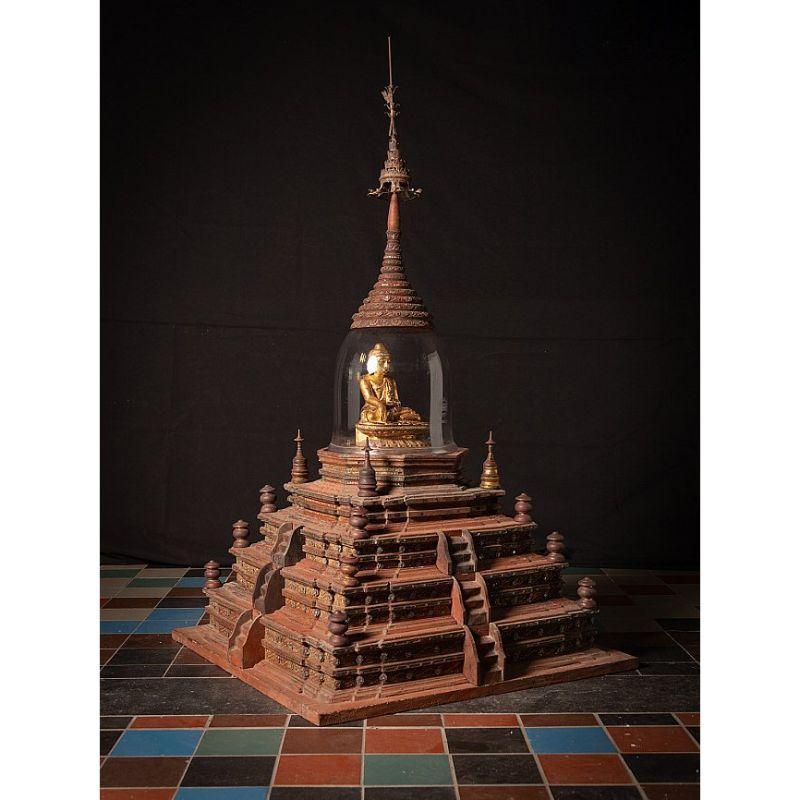 Material: wood
150 cm high 
82,5 cm wide and 82,5 cm deep
Gilded with 24 krt. gold
Mandalay style
Originating from Burma
19th century
The Buddha is 27 cm high


 
