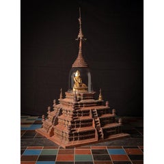 Speciale Stupa birmano antico in legno proveniente dalla Birmania