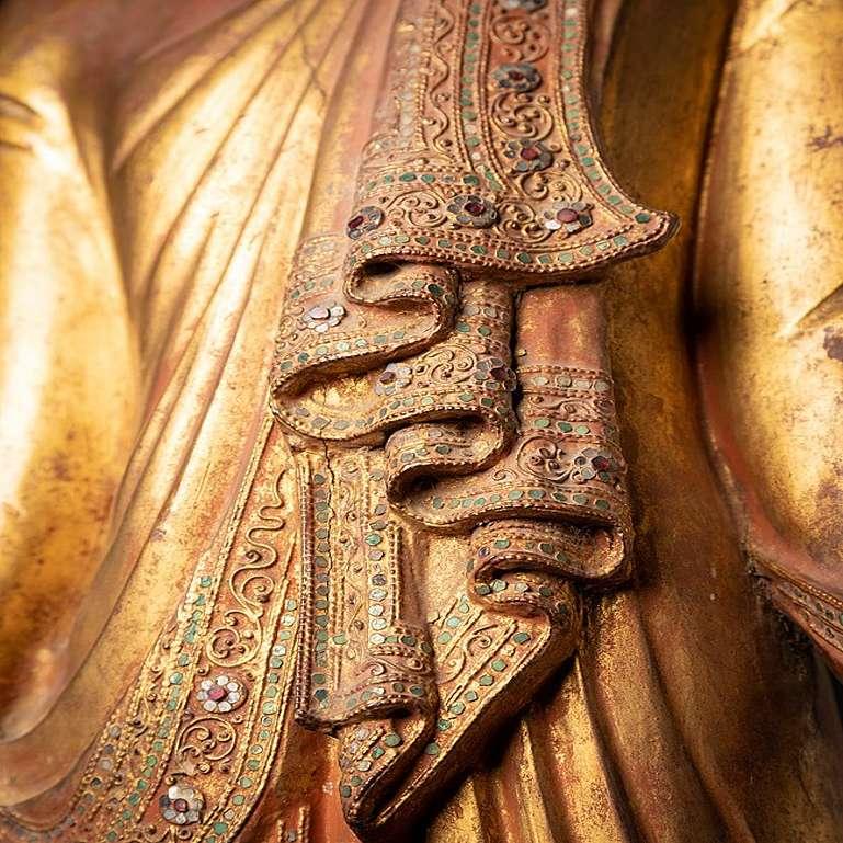 Special Antique Wooden Mandalay Buddha from Burma For Sale 13