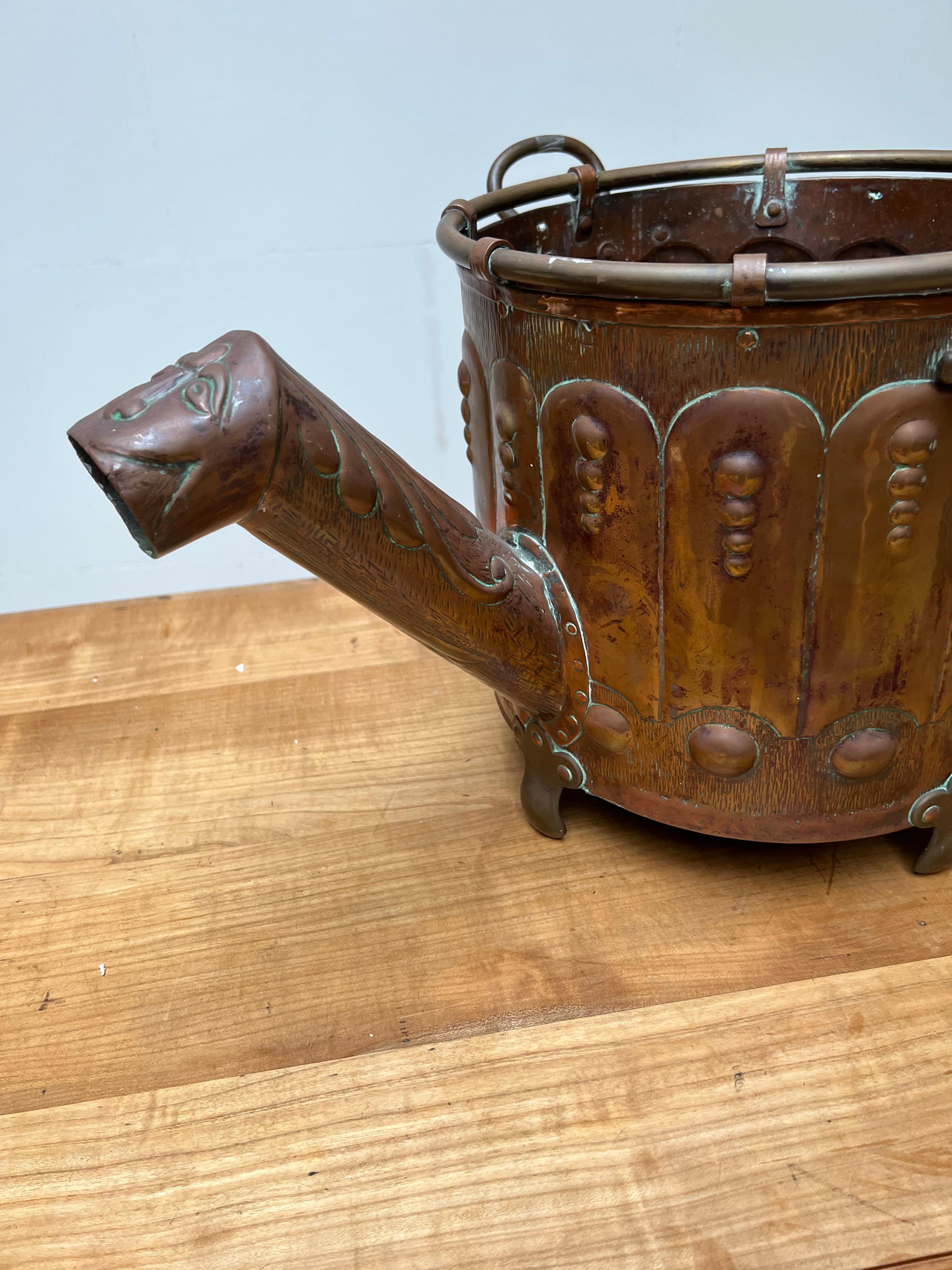 Seau Arts & Crafts spécial en laiton et cuivre avec Cuillère et poignées en forme de canne à eau rare en vente 9