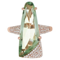 Anillo Tallado Especial de Cuarzo Menta y Tachonado de Diamantes en Oro Rosa de 14K