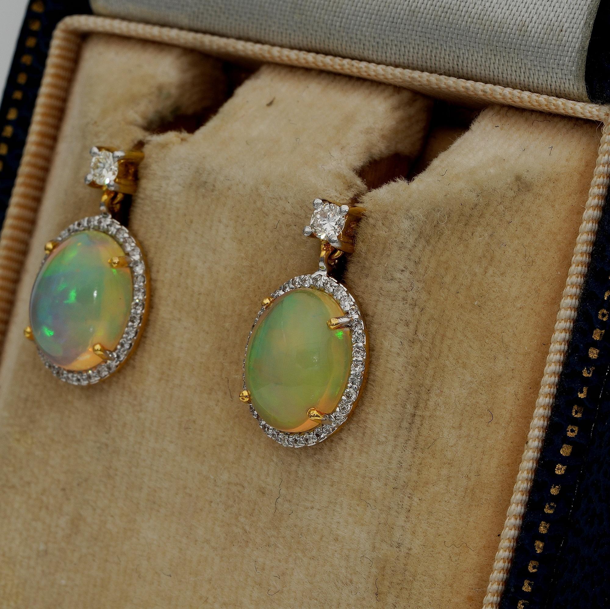 Special Dangly 4.20 Carat Jelly Opal .45 Carat Diamond 18 KT Gold Drop Earrings In Good Condition For Sale In Napoli, IT