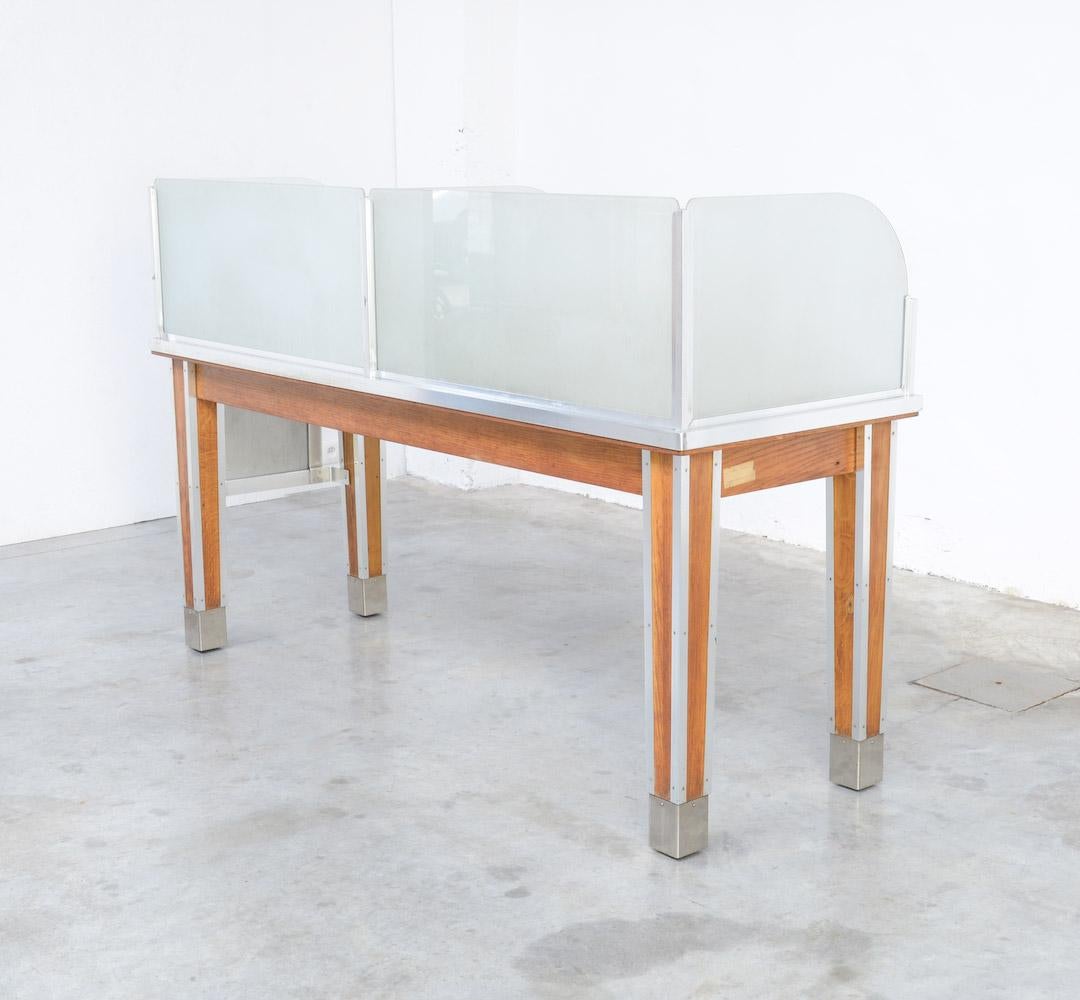 Special Double Desk Attributed to Gaston Eysselinck For Sale 4