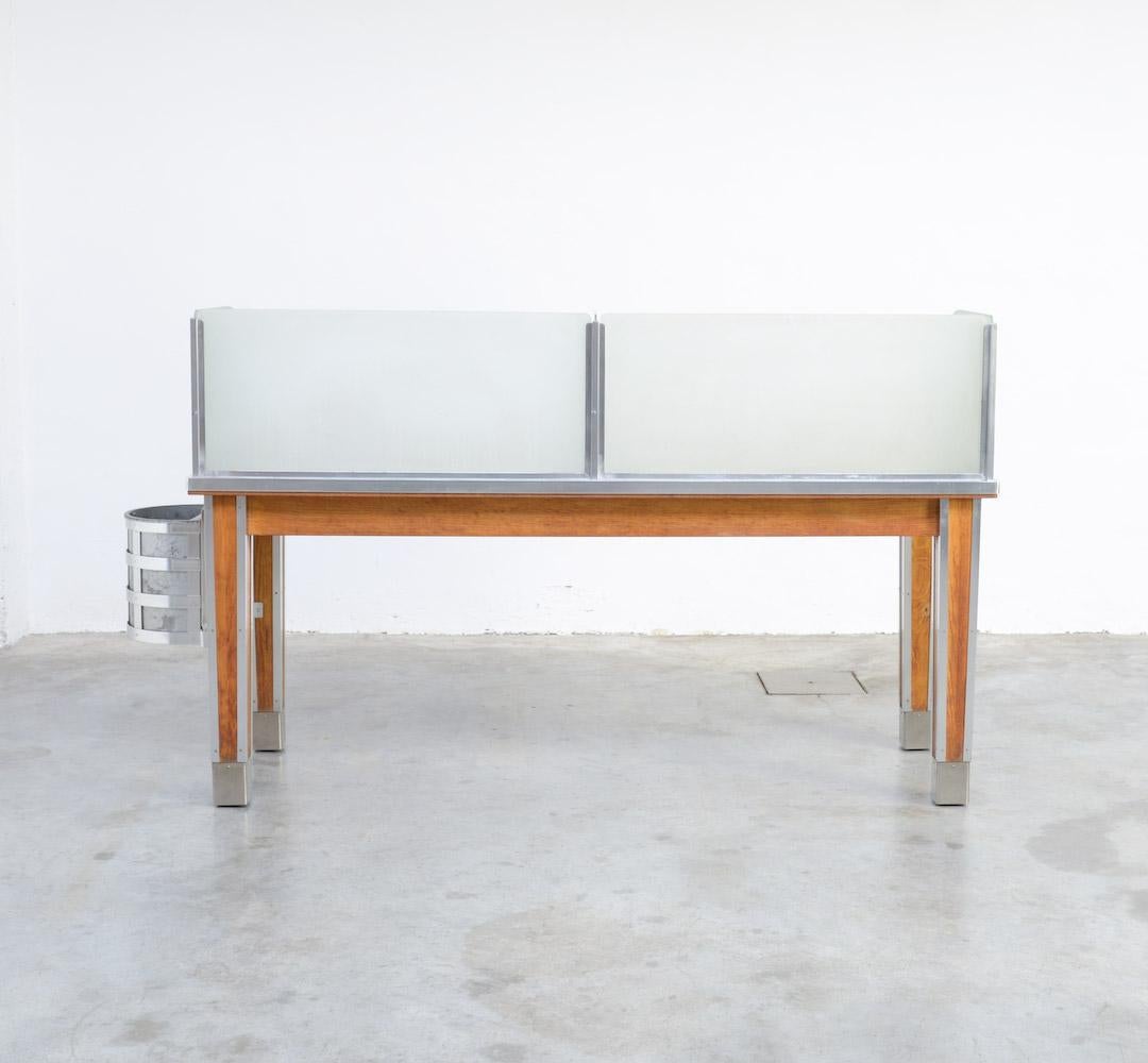 Special Double Desk Attributed to Gaston Eysselinck For Sale 3