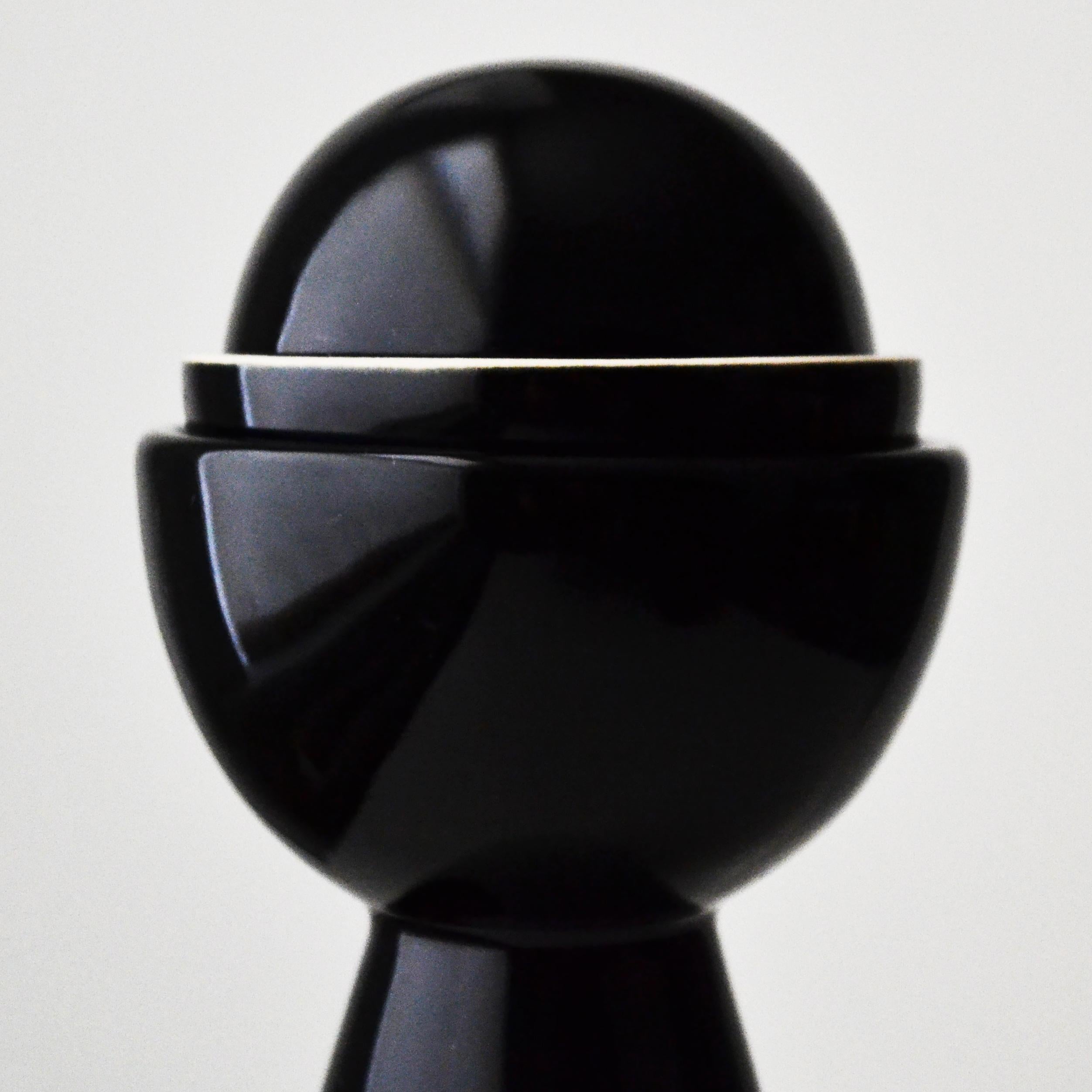 XXIe siècle et contemporain Edition spéciale Carafe et tasses en céramique Shine Black Bouteille de Mezcal Halfmoon en vente