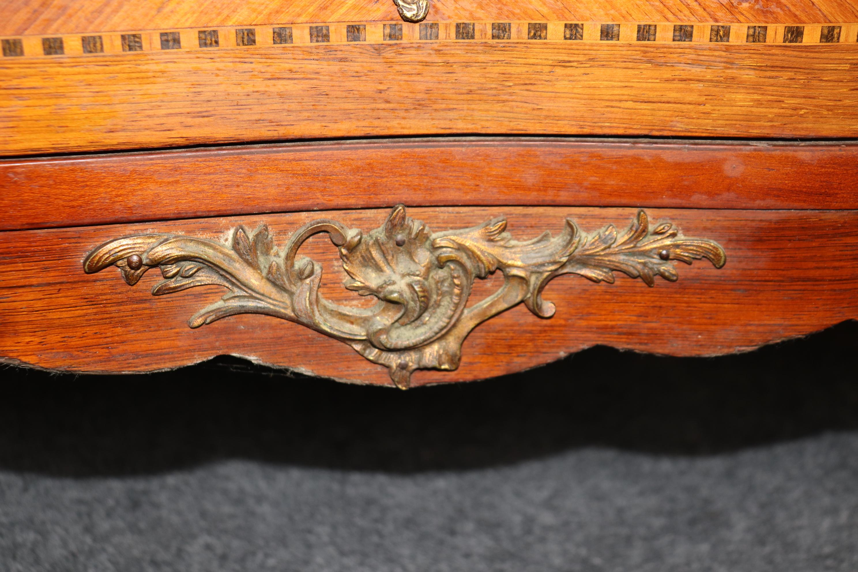 Speciale cassettone Luigi XV francese con piano in marmo intarsiato e decorato con finta vernice 1930 in vendita 4