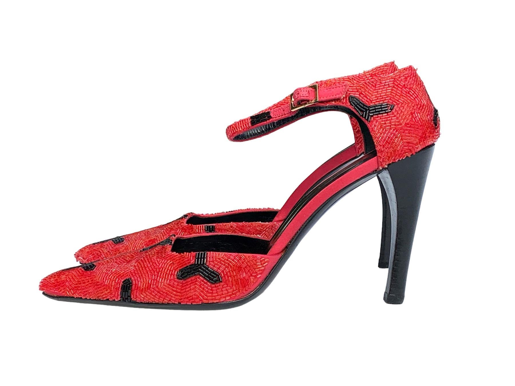 Spécial pour les Collectors de Gucci ! Chaussures rouges perlées Tom Ford pour Gucci FW 2000 taille US 8,5 Excellent état - En vente à Montgomery, TX