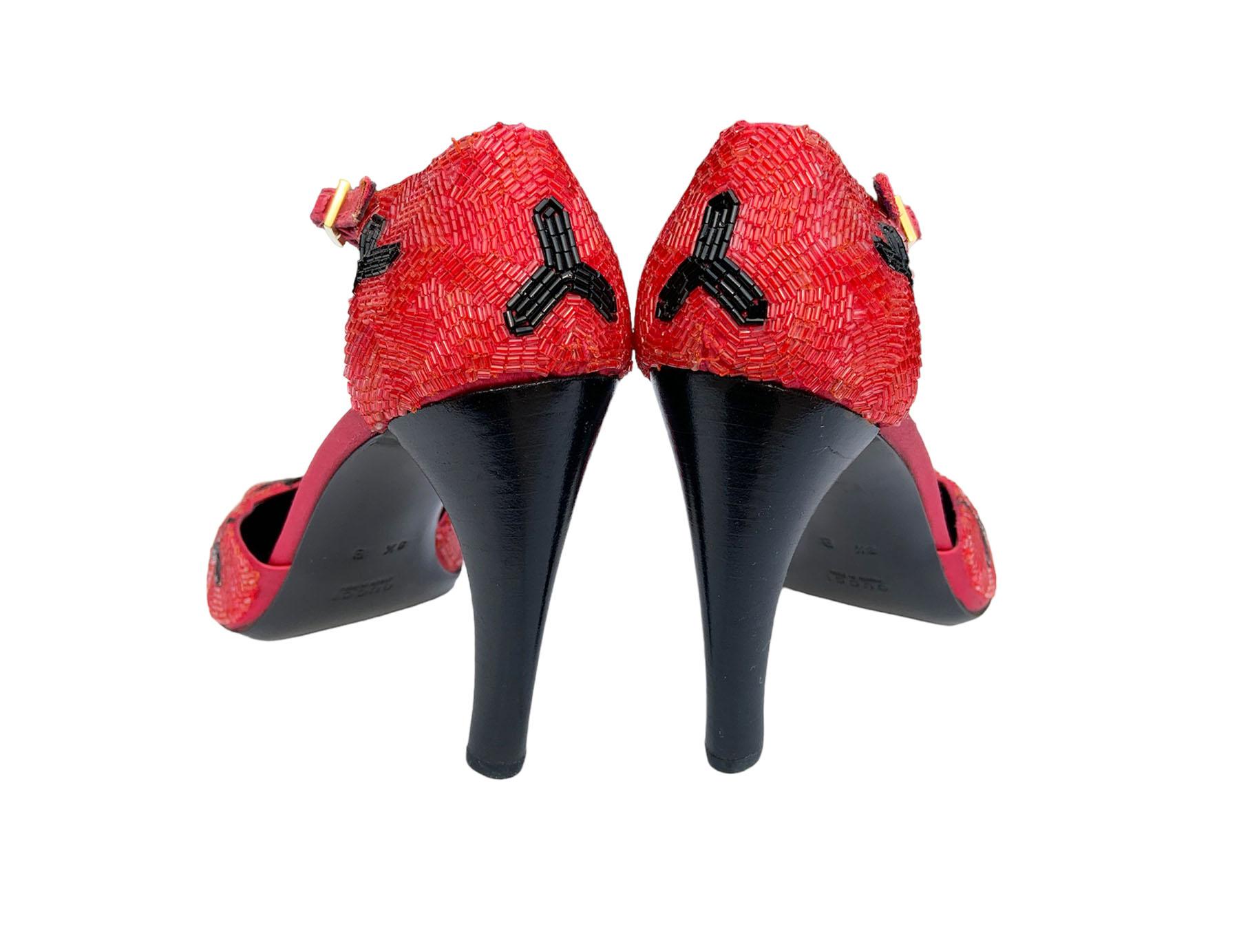 Women's Special for Gucci Collectors! Tom Ford for Gucci FW 2000 Beaded Red Shoes US 8.5 For Sale