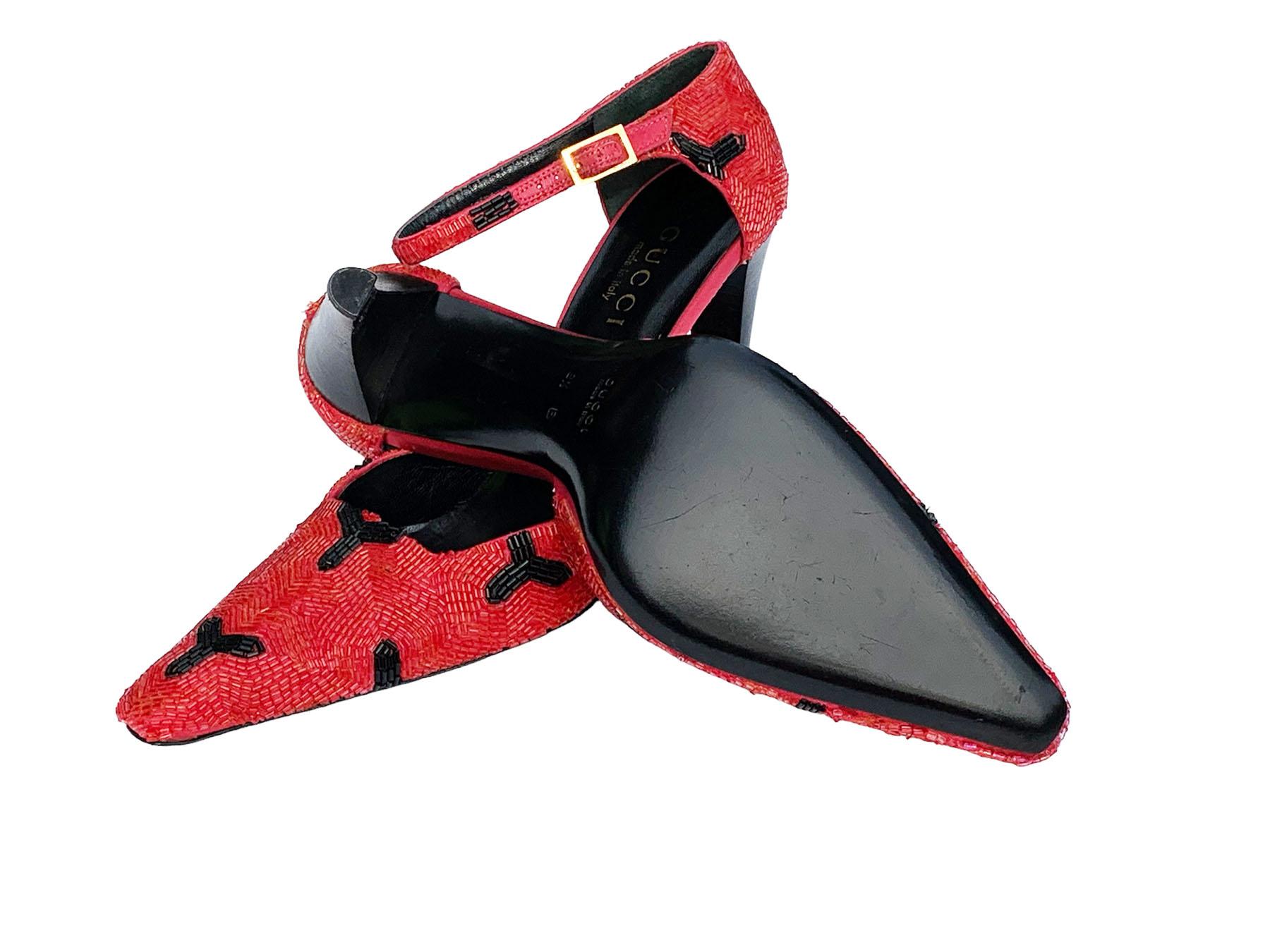 Spécial pour les Collectors de Gucci ! Chaussures rouges perlées Tom Ford pour Gucci FW 2000 taille US 8,5 en vente 1