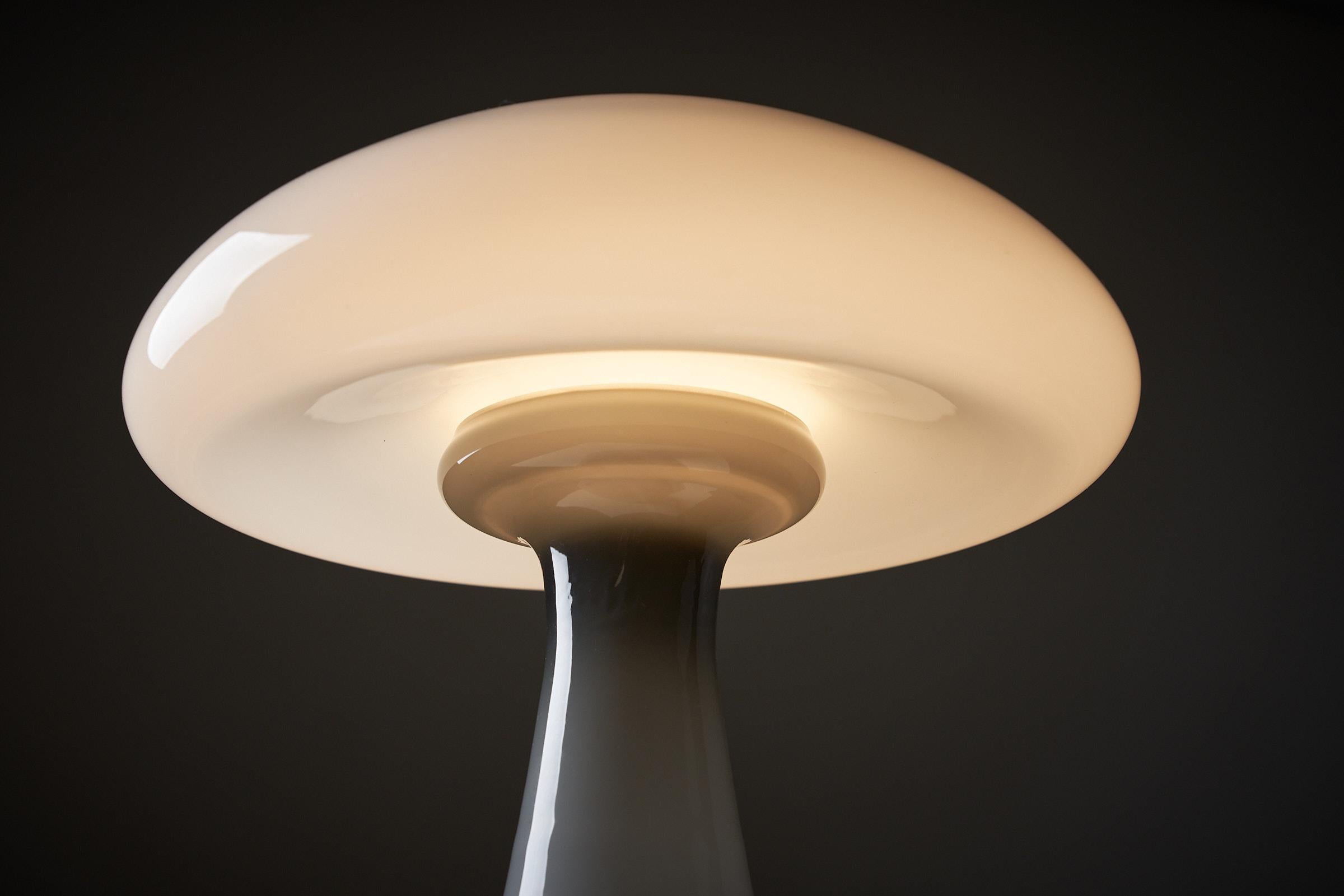 Mid-20th Century Special Glass Mushroom Table Lamp by Vistosi Italy  For Sale