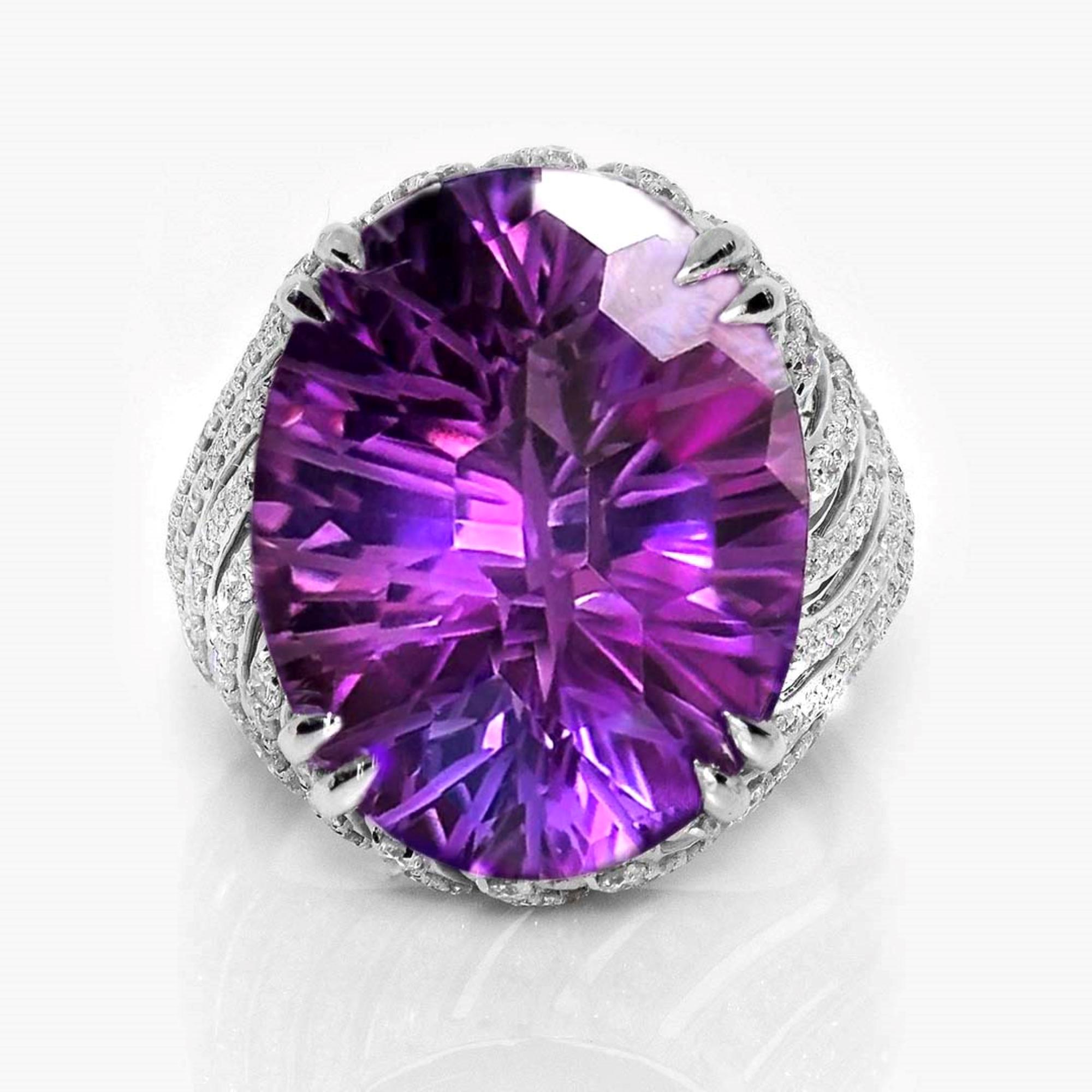 *IGI 14K 16,87 ct Vivid Amatista Diamantes Anillo de compromiso antiguo*

La amatista natural de color púrpura vivo, con un peso de 16,87 quilates, es la piedra central rodeada de diamantes naturales FG, VS, con un peso de 1,55 quilates, en la banda
